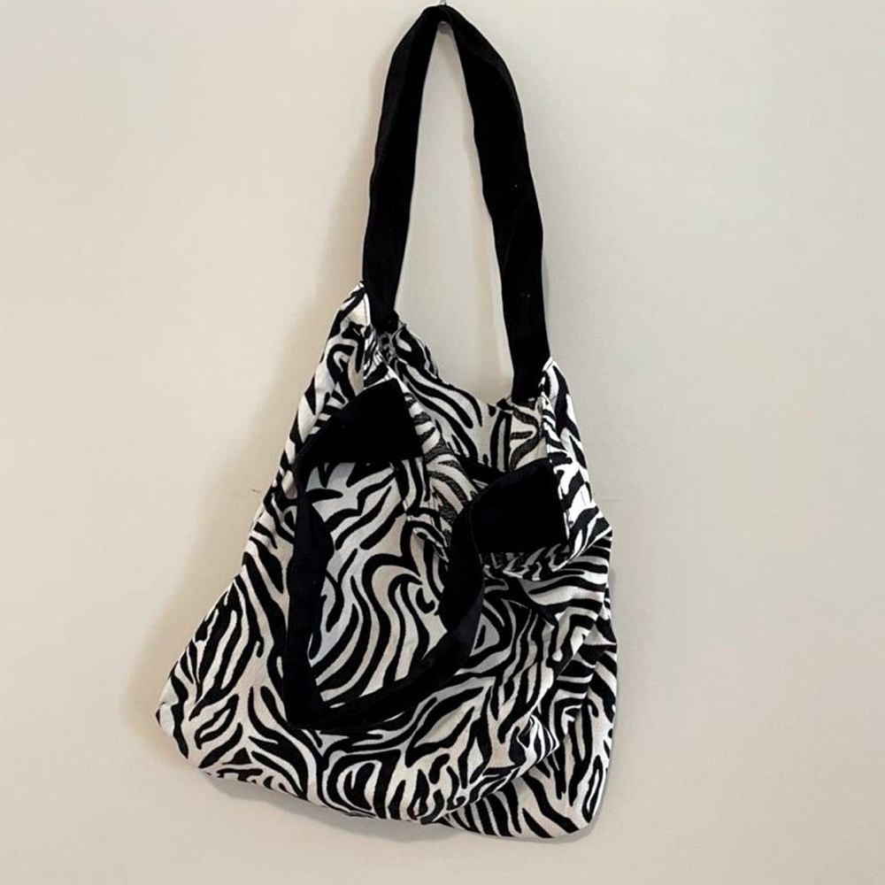 4/$20 ๐งก Zebra prints fabric tote bag